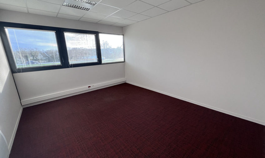 A LOUER – GOUESNOU – MESCADIOU – BUREAUX 270 M² - 1742