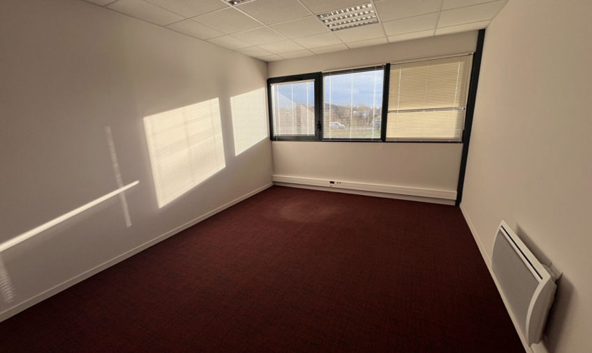 A LOUER – GOUESNOU – MESCADIOU – BUREAUX 270 M² - 1742