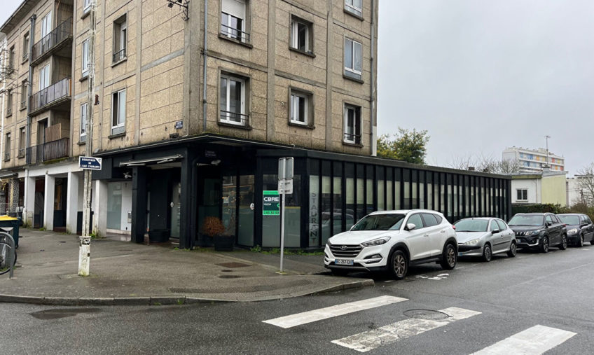 Beau local commercial d&rsquo;angle à louer - 1753