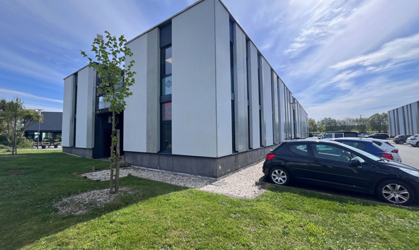 A LOUER – GUIPAVAS AEROPORT – BUREAUX DE 165 M2 - 836