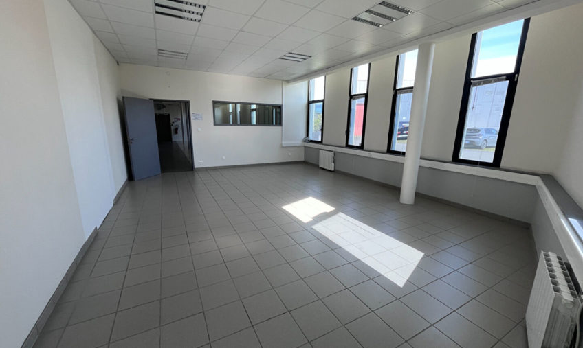 A LOUER – GUIPAVAS AEROPORT – BUREAUX DE 165 M2 - 836