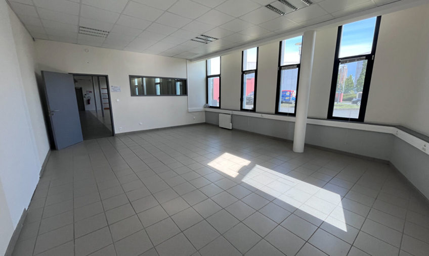 A LOUER – GUIPAVAS AEROPORT – BUREAUX DE 165 M2 - 836