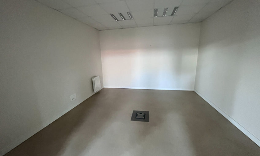 A LOUER – GUIPAVAS AEROPORT – BUREAUX DE 165 M2 - 836