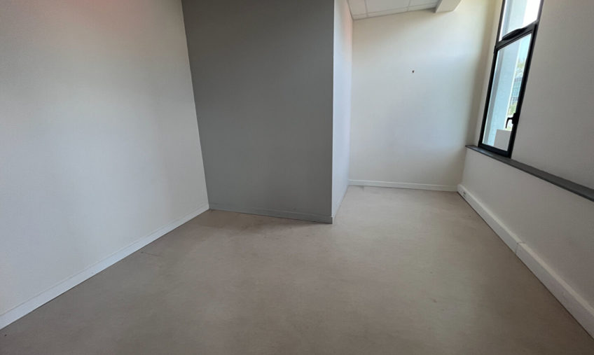 A LOUER – GUIPAVAS AEROPORT – BUREAUX DE 165 M2 - 836