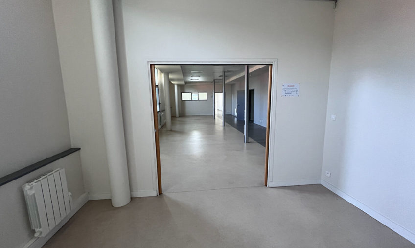 A LOUER – GUIPAVAS AEROPORT – BUREAUX DE 165 M2 - 836