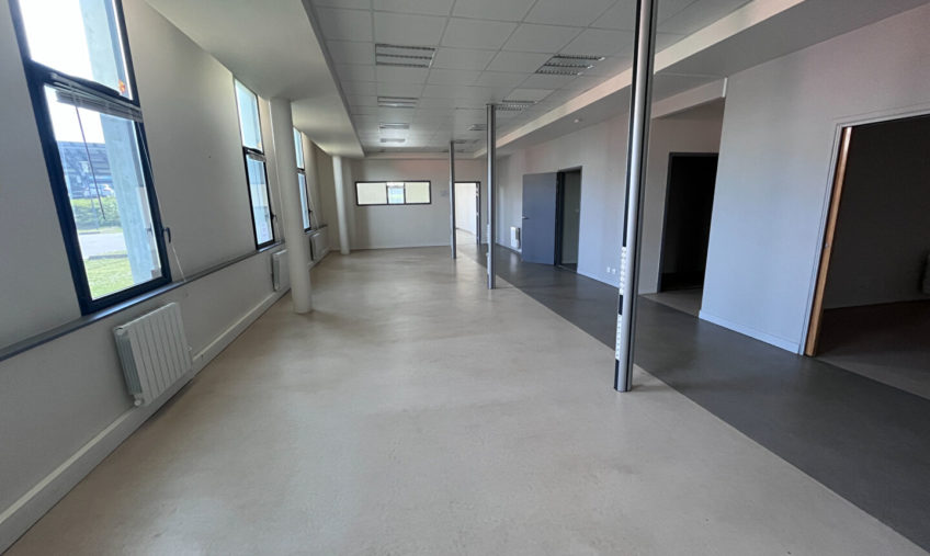 A LOUER – GUIPAVAS AEROPORT – BUREAUX DE 165 M2 - 836