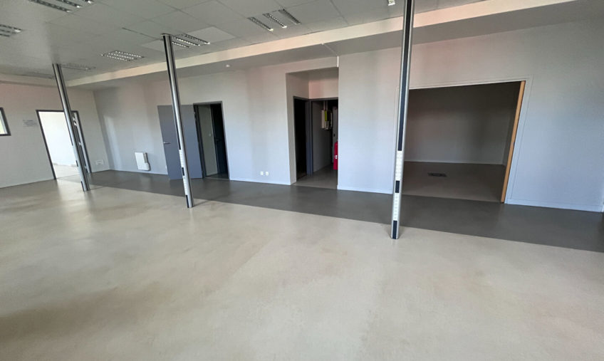 A LOUER – GUIPAVAS AEROPORT – BUREAUX DE 165 M2 - 836