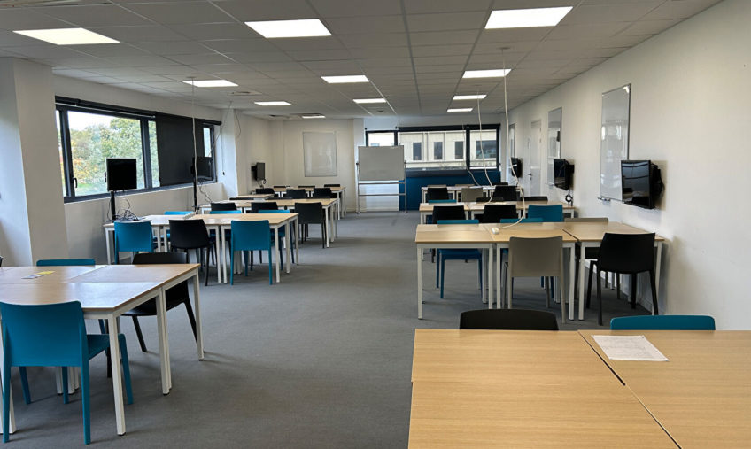 GUIPAVAS – AEROPORT – A LOUER PLATEAU DE BUREAUX DE 1370 M2 - 1571