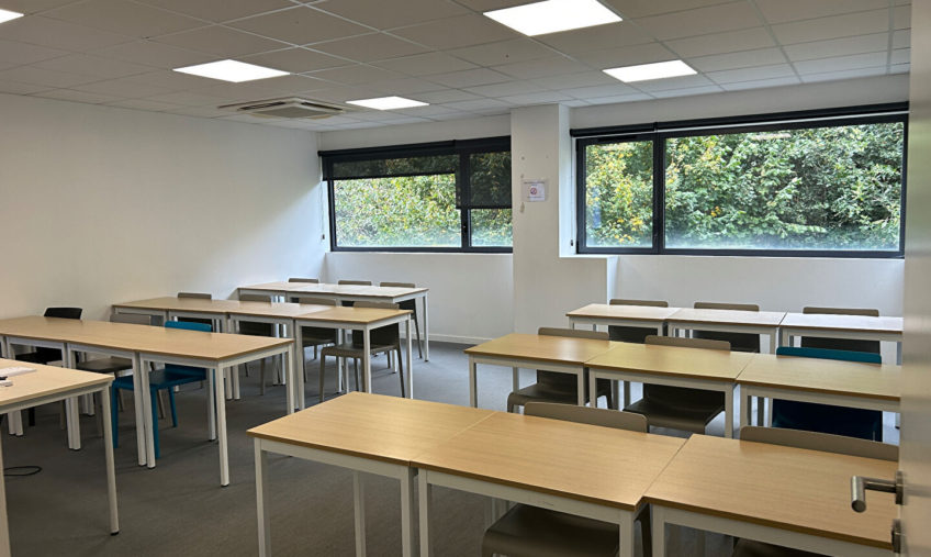 GUIPAVAS – AEROPORT – A LOUER PLATEAU DE BUREAUX DE 1370 M2 - 1571