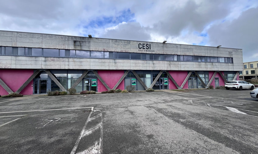 GUIPAVAS – AEROPORT – A LOUER PLATEAU DE BUREAUX DE 1370 M2 - 1571