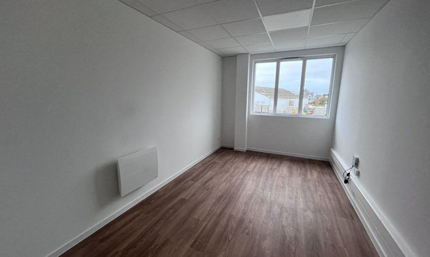 PORTE DE PLOUZANE – Bureaux à louer de 126 m2 divisibles à partir de 14 m² - 1618