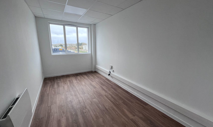 PORTE DE PLOUZANE – Bureaux à louer de 126 m2 divisibles à partir de 14 m² - 1618