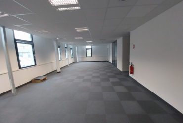A LOUER, GUIPAVAS AEROPORT, BUREAUX DE 397 M²