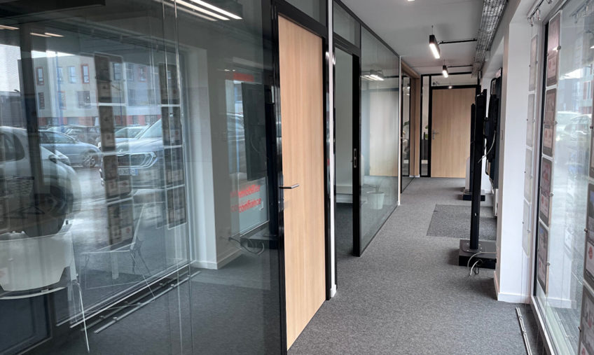 A LOUER BUREAU AVEC VITRINE - 1729