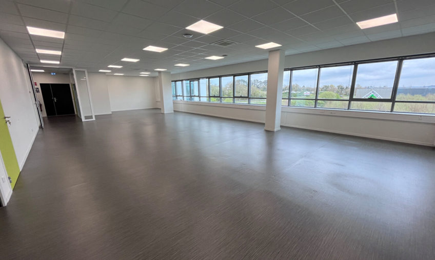 A LOUER – GUIPAVAS – Kergonan / Froutven – BUREAUX DE 334 M2 - 1733