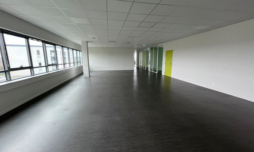 A LOUER – GUIPAVAS – Kergonan / Froutven – BUREAUX DE 334 M2 - 1733