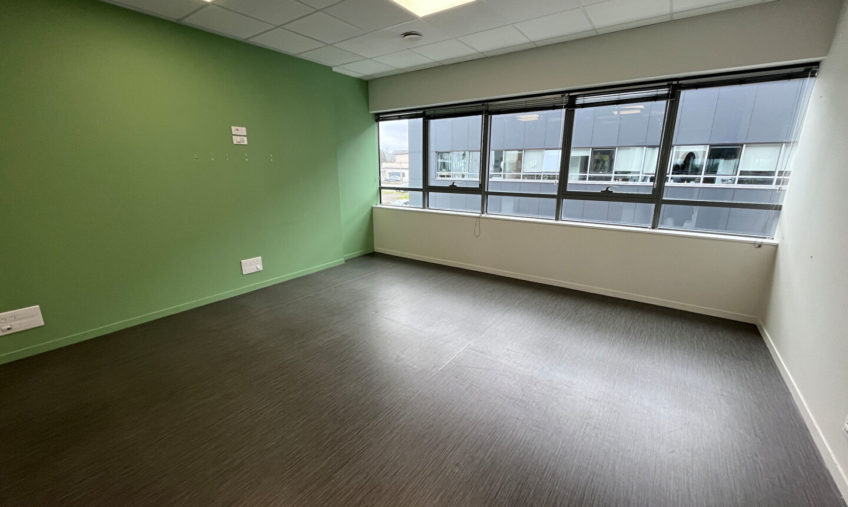 A LOUER – GUIPAVAS – Kergonan / Froutven – BUREAUX DE 334 M2 - 1733