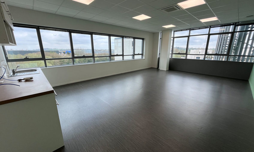 A LOUER – GUIPAVAS – Kergonan / Froutven – BUREAUX DE 334 M2 - 1733