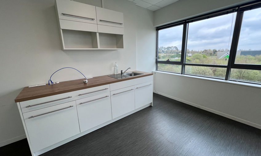 A LOUER – GUIPAVAS – Kergonan / Froutven – BUREAUX DE 334 M2 - 1733