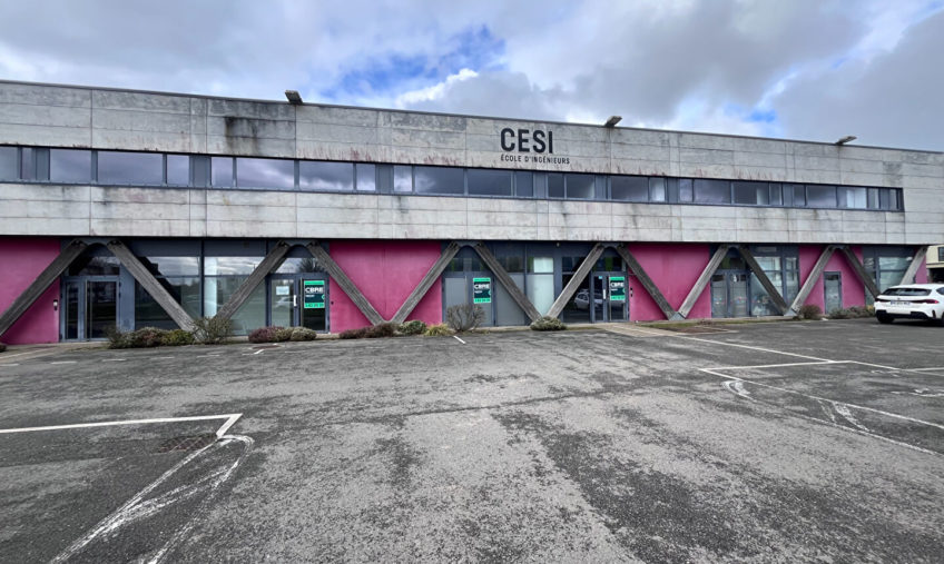 GUIPAVAS – AEROPORT – A LOUER PLATEAU DE BUREAUX DE 351 M2 - 1738