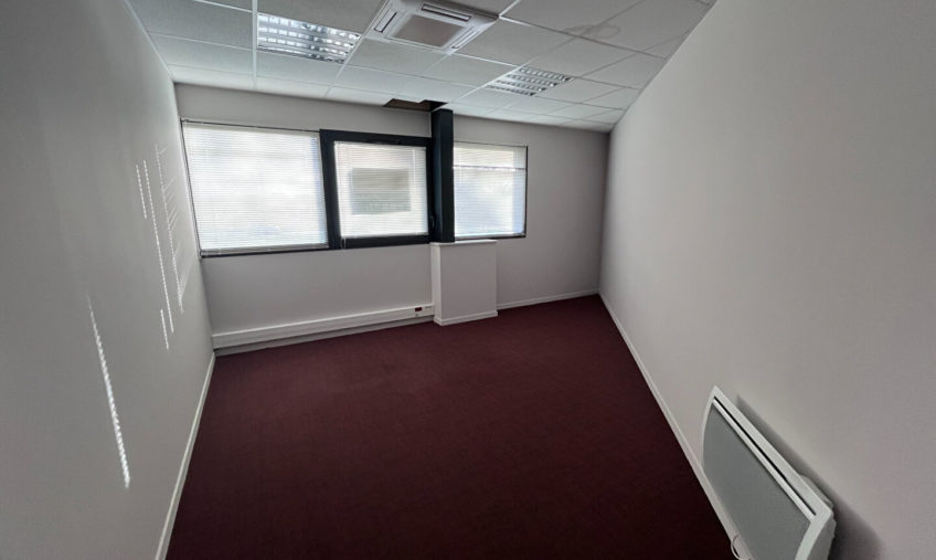 A LOUER – GOUESNOU – MESCADIOU – BUREAUX 270 M² - 1742