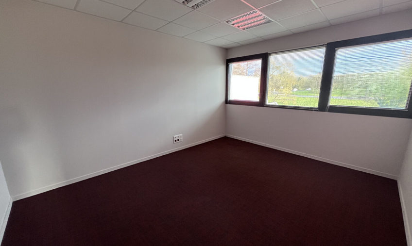 A LOUER – GOUESNOU – MESCADIOU – BUREAUX 270 M² - 1742