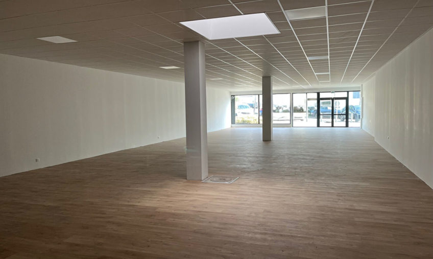 Beau local commercial  de 421 m2 – Zone de Keryado – Lorient - 1783