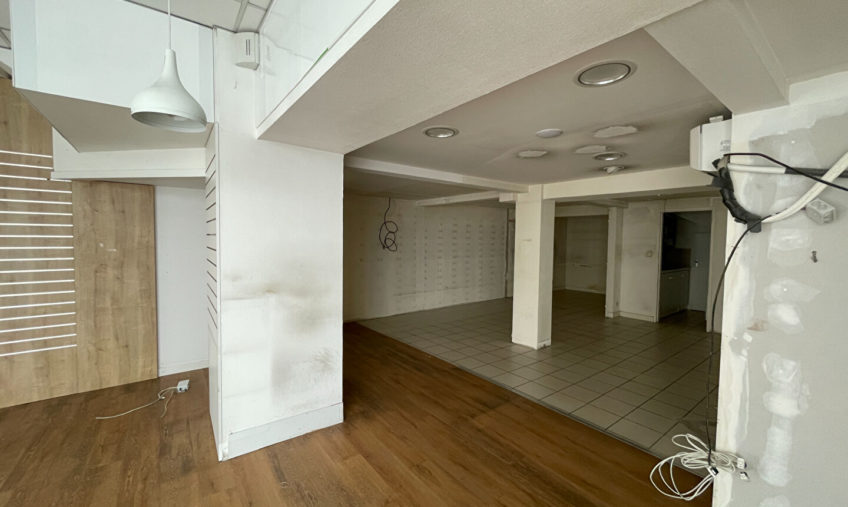 A VENDRE IMMEUBLE DE RAPPORT - 1833