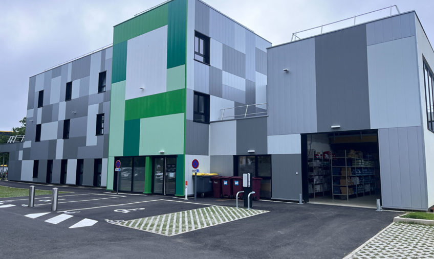 A LOUER – BUREAUX NEUFS DE 83 M² – ZONE DE L&rsquo;HERMITAGE - 1592