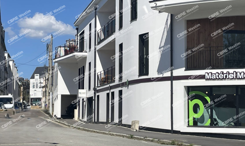A VENDRE PLATEAU DE BUREAUX - 1540