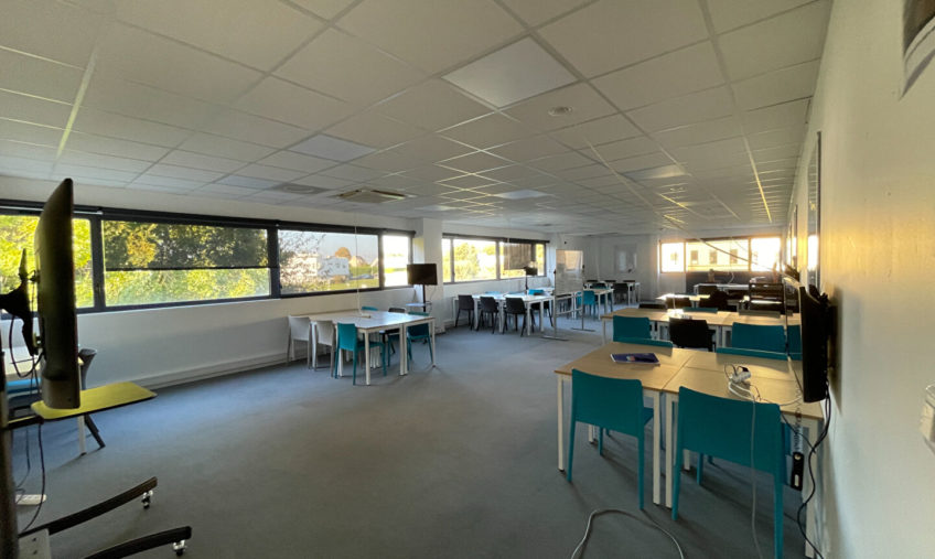 GUIPAVAS – AEROPORT – A LOUER PLATEAU DE BUREAUX DE 1370 M2 - 1571