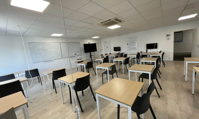 GUIPAVAS – AEROPORT – A LOUER PLATEAU DE BUREAUX DE 1370 M2 - 1571