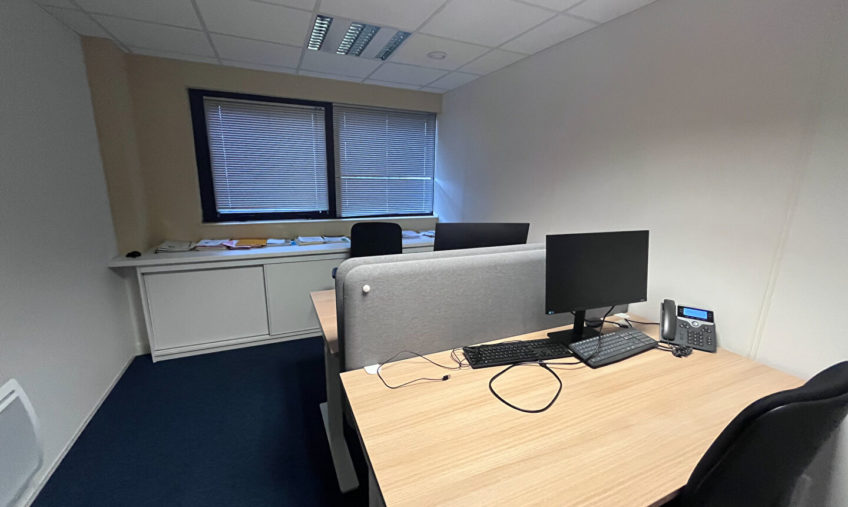 A VENDRE / A LOUER – GUIPAVAS AEROPORT – BUREAUX DE 178 M² - 1686