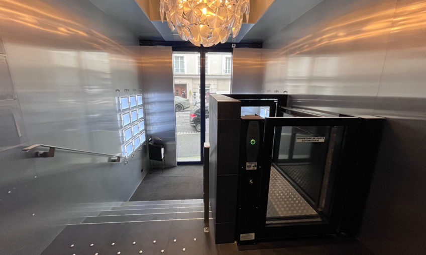 A VENDRE – HYPER CENTRE – INVESTISSEMENT – BUREAUX DE 641 M2 - 1692