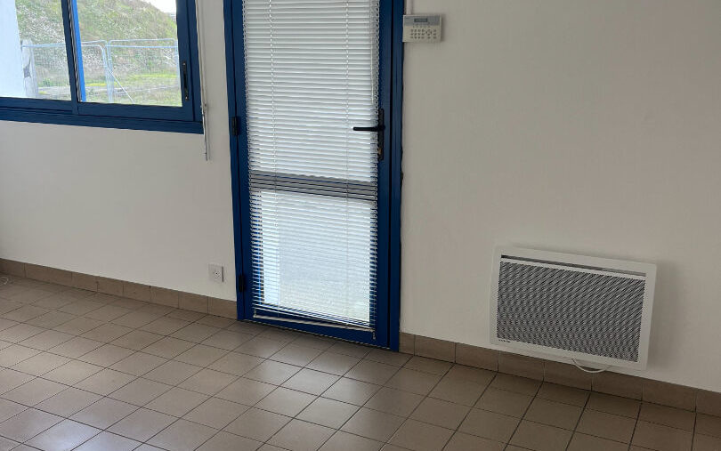 Local d&rsquo;activité avec bureaux –  255 m2 - 1704