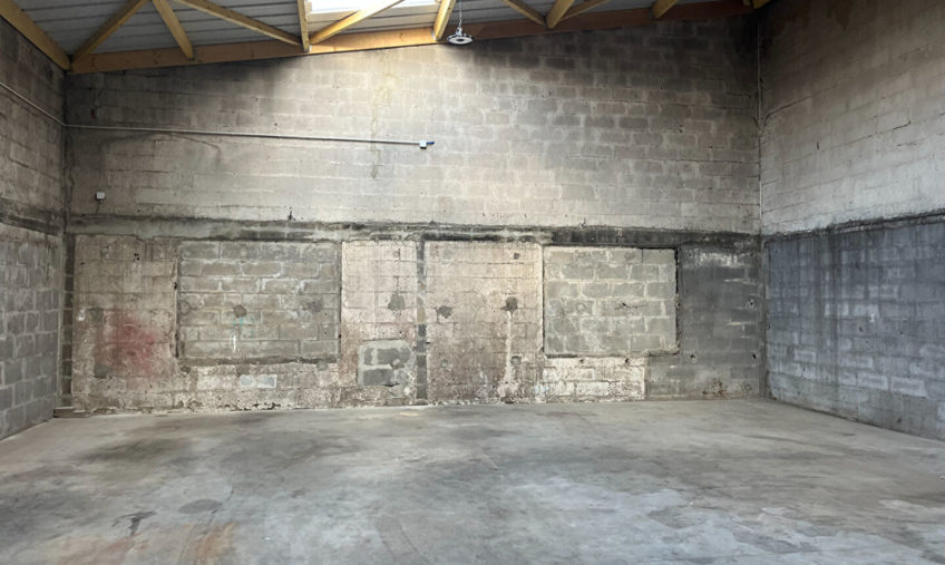 Local d&rsquo;activité avec bureaux –  255 m2 - 1704