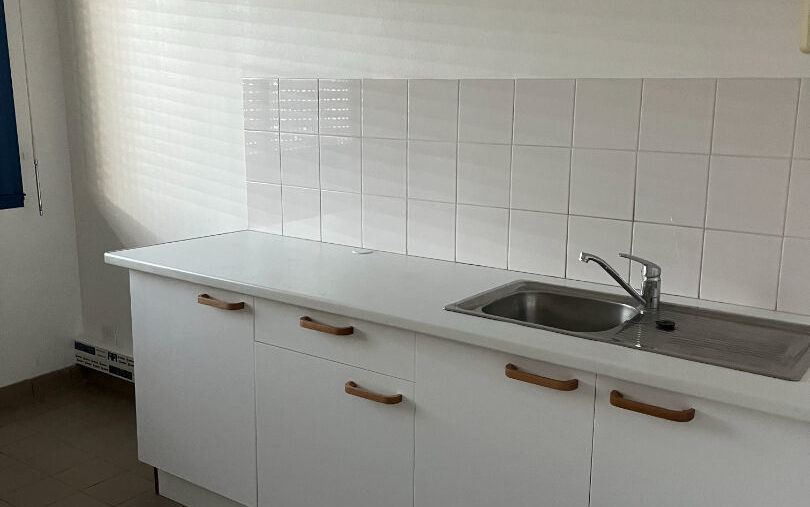 Local d&rsquo;activité avec bureaux –  255 m2 - 1704