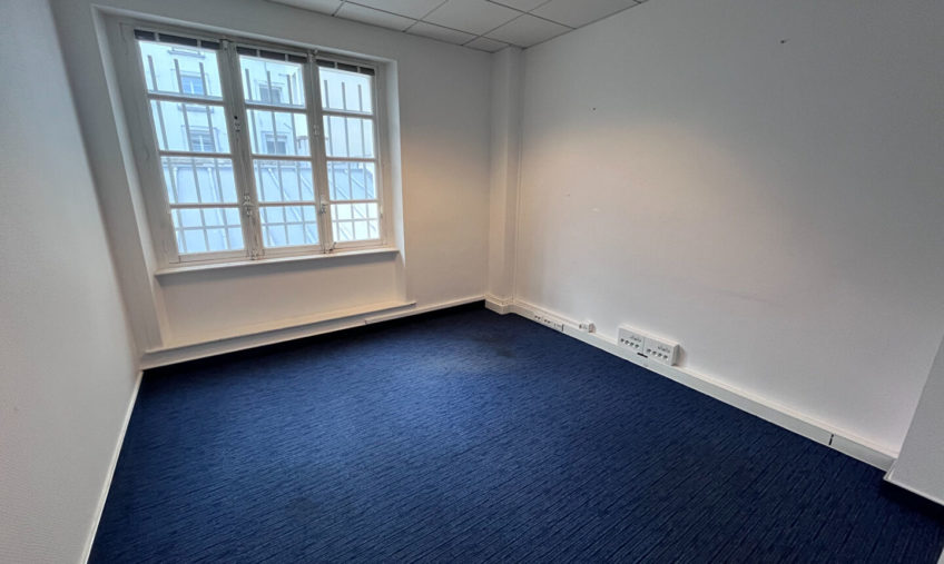 A LOUER – HYPER CENTRE – BUREAUX DE 154 M2 - 1730