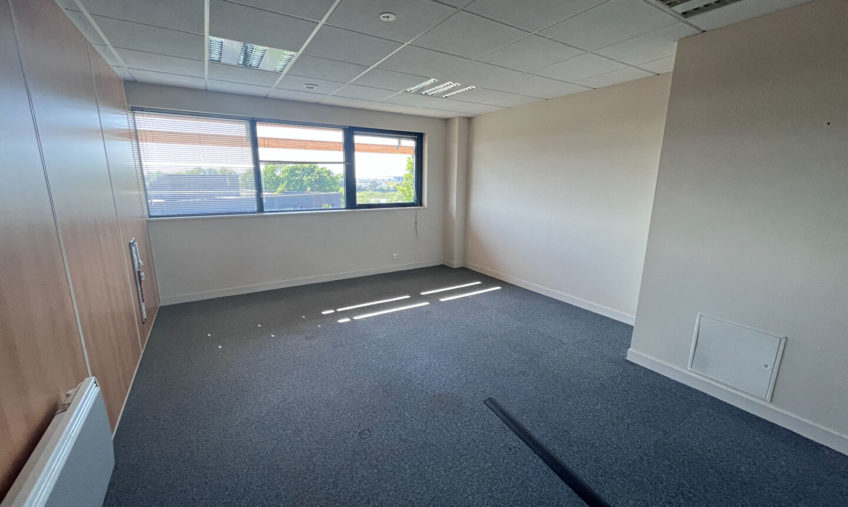 A VENDRE / A LOUER – GUIPAVAS PRAT PIP – BUREAUX 255 M2 - 1841