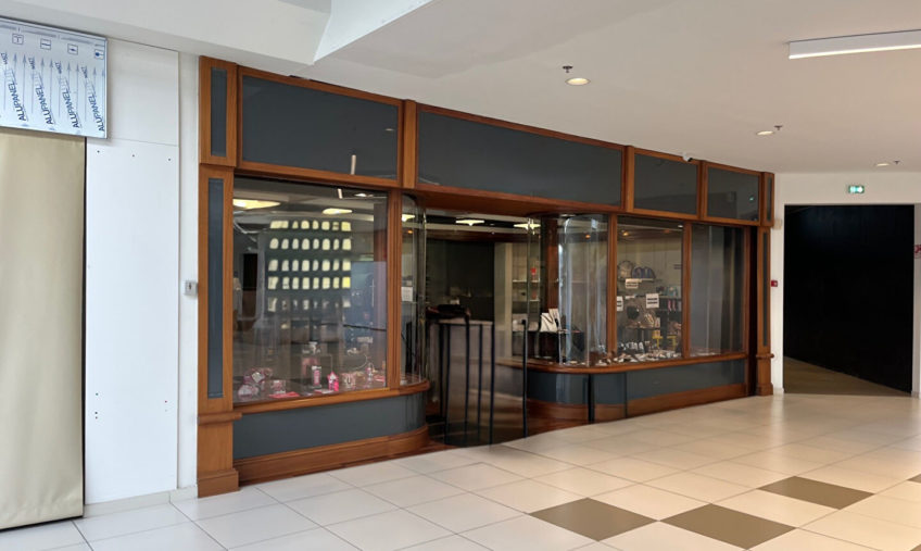 Locaux commerciaux à vendre – - 1864