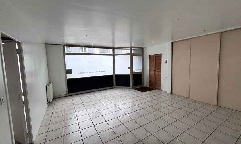 Local commercial – 425m² – Lorient Gare SNCF. - 1897