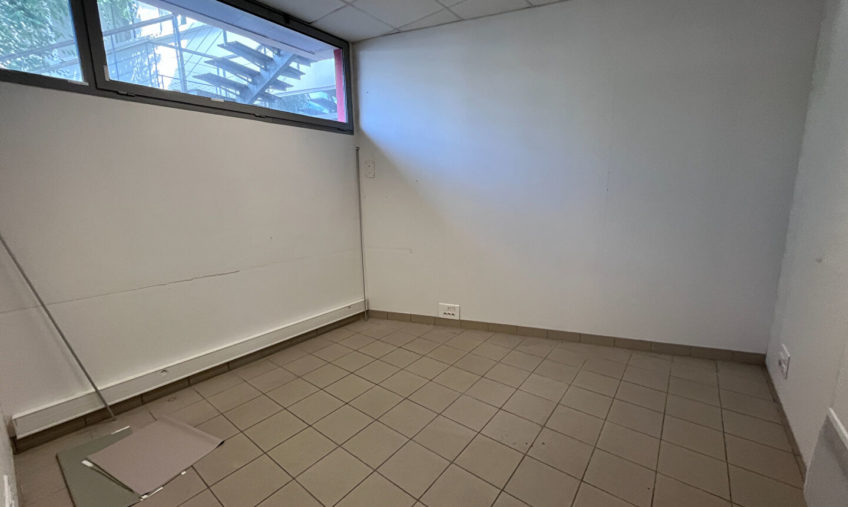 A VENDRE – BREST PORT DE COMMERCE – LOCAL PROFESSIONNEL DE 156 M² - 1917