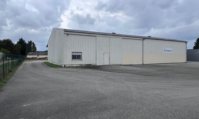 LOCAL D&rsquo;ACTIVITES – 885m² – CAUDAN - 1926