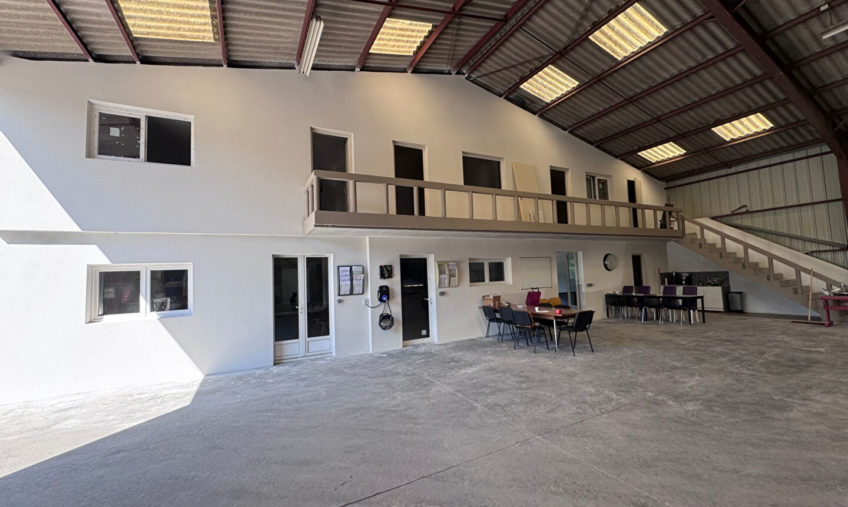 LOCAL D&rsquo;ACTIVITES – 885m² – CAUDAN - 1926