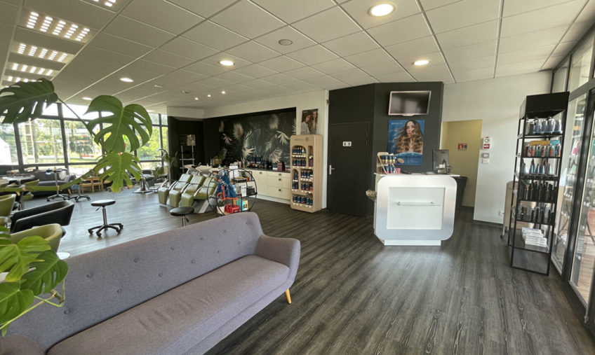 LOCAL COMMERCIAL INVESTISSEMENT ? LOCATAIRE EN PLACE ? RENTABILITÉ 7,82 % Acte en main - 1945