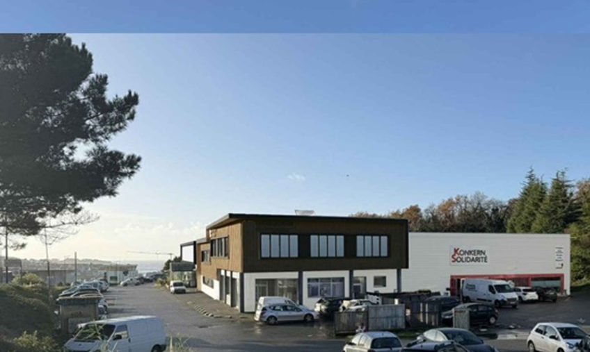 A LOUER – CONCARNEAU – BUREAUX DE 446 M² AVEC VITRINE - 1990