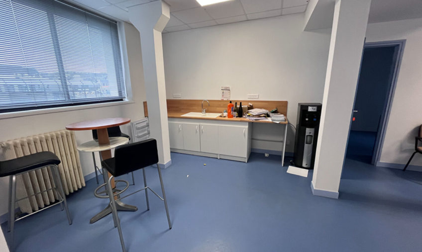 A LOUER – LANDERNEAU – PLATEAU DE BUREAUX DE 300 M² - 1701
