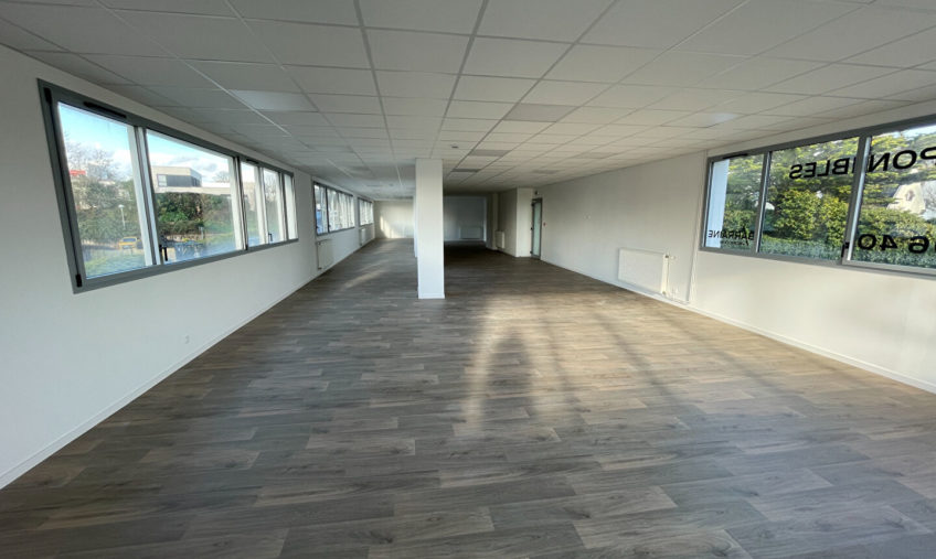 A VENDRE / A LOUER – LE RELECQ KERHUON – BUREAUX DE 157 M² - 1716