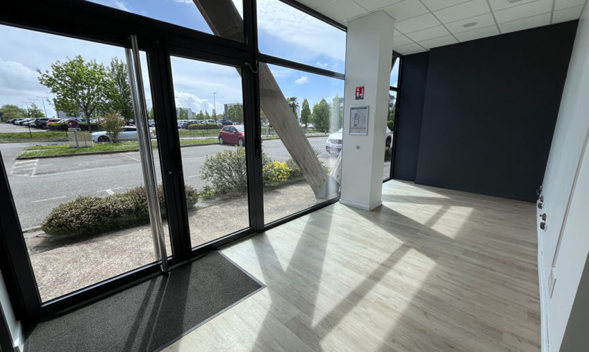 GUIPAVAS – AEROPORT – A LOUER PLATEAU DE BUREAUX DE 351 M2 - 1738