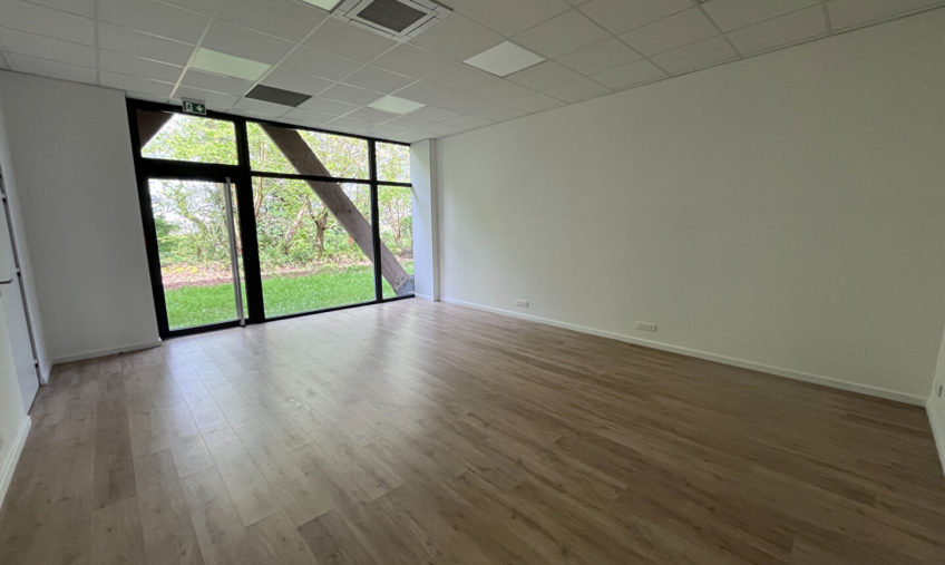 GUIPAVAS – AEROPORT – A LOUER PLATEAU DE BUREAUX DE 351 M2 - 1738